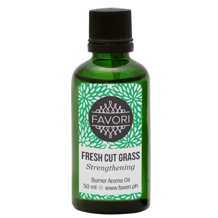 A bottle of FAVORI fresh cut grass strengthening aroma oil, 50 ml.