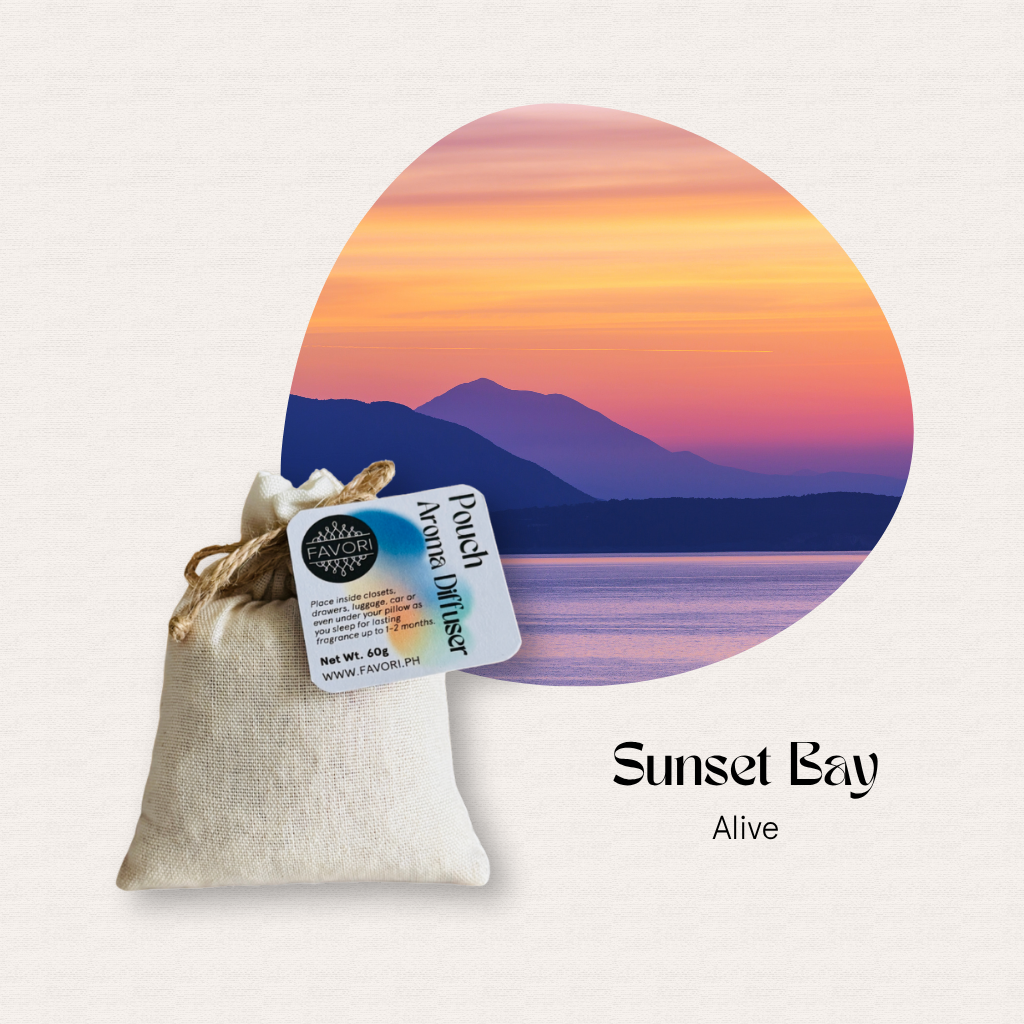 A FAVORI Scents Pouch Aroma Diffuser with water-soluble oil beside a bay sunset and “Sunset Bay Alive” text.