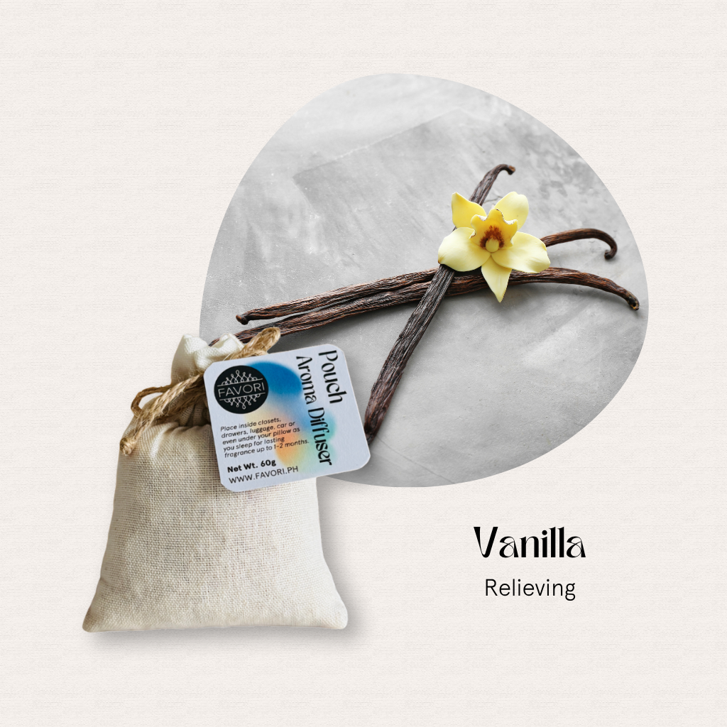 A vanilla flower and pods sit by a FAVORI Scents PAD—ideal for diffuser aroma oil use.