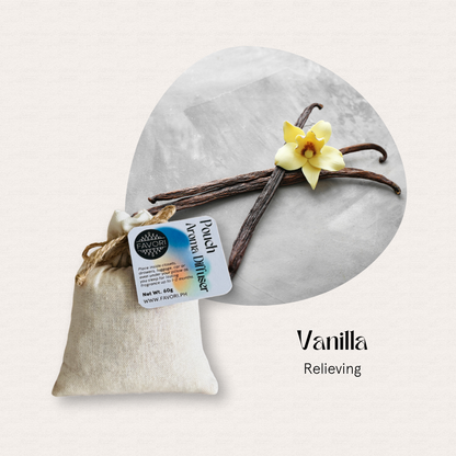 A vanilla flower and pods sit by a FAVORI Scents PAD—ideal for diffuser aroma oil use.
