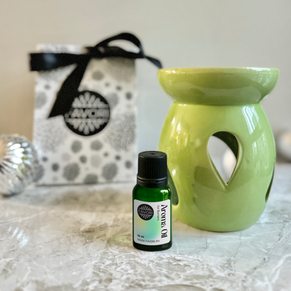 The FAVORI Scents Moyen Gift Package creates a premium ambience with luxe green burner and aroma essentials.